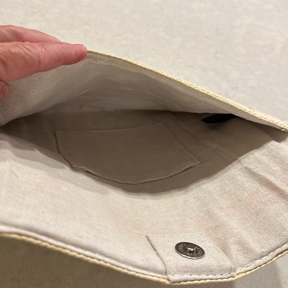 Neiman Marcus Vacay Vibes Envelope Clutch NWOT - Picture 5 of 7